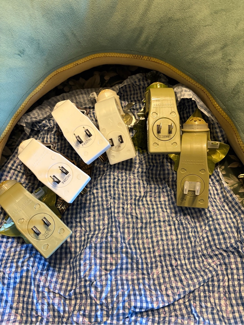 Bath & body Works wallflowers plug-ins 
Some new see photos - Picture 8 of 13